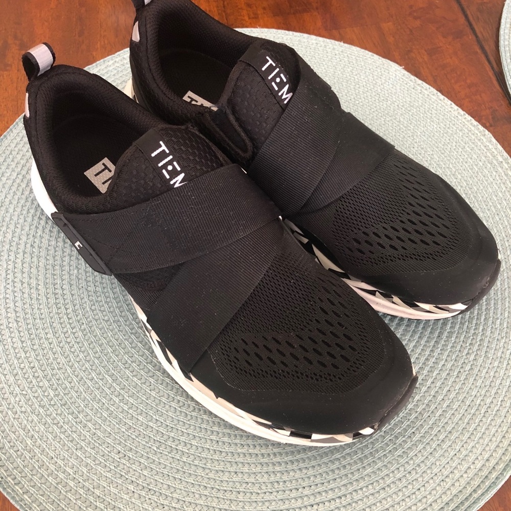 TIEM Slipstream Cycling Shoes Size 7.5